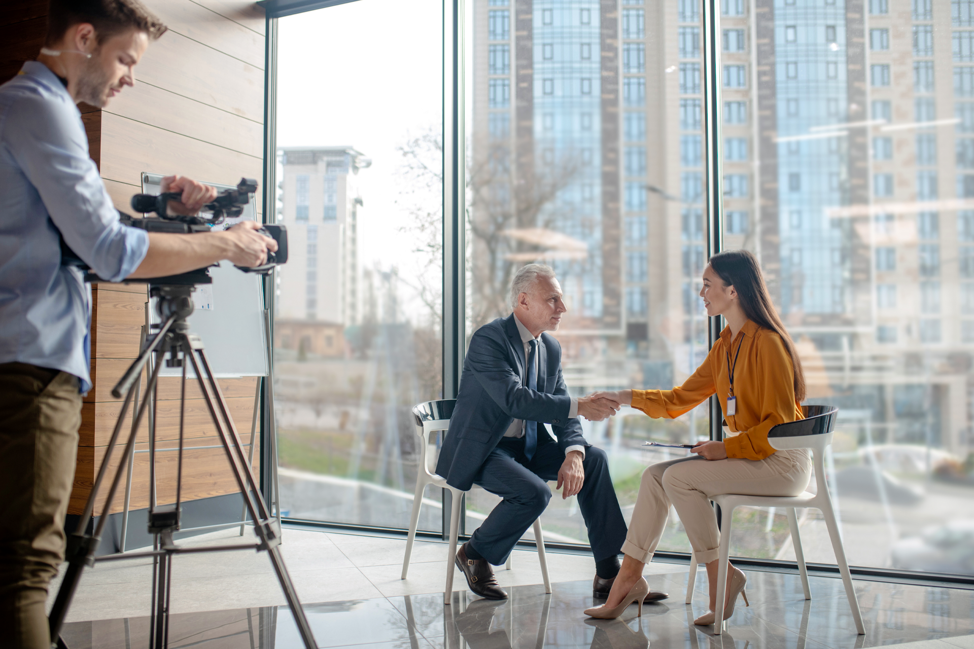 Réaliser une Interview Vidéo Professionnelle en 6 Étapes Essentielles